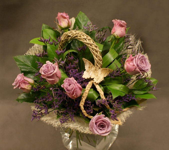 Kod: BKT009, Bukiet wykonany z następujących kwiatów: róże